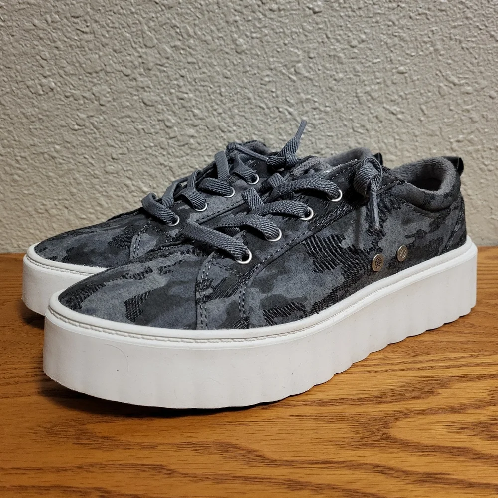 Roxy Gray Camo Sheilahh Sneaker Size 7½
